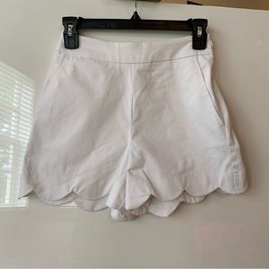 White high waist scallop hem shorts